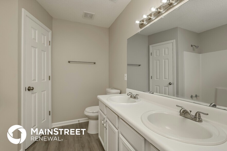 Building Photo - 703 Lou Gehrig Cir