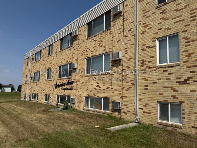 Building Photo - 10 5th St NW
