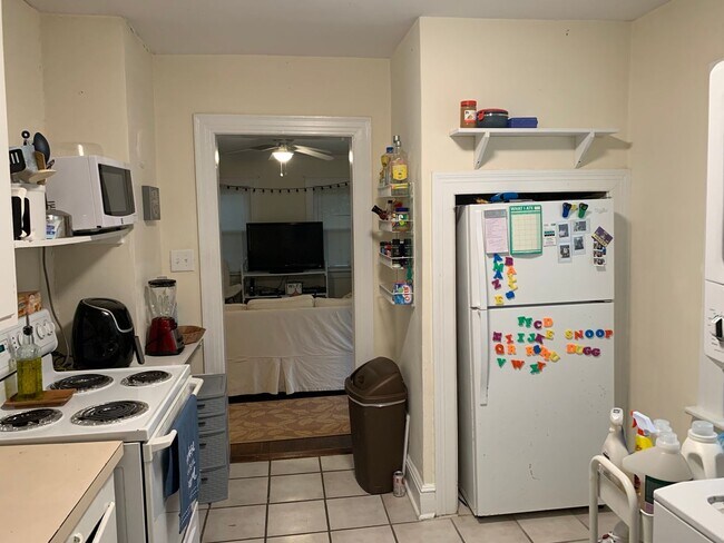 Building Photo - Grid 2 bedroom house available!