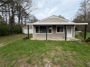 Building Photo - Adorable Home in Lowell School District