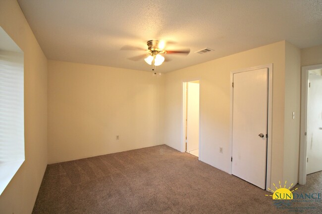 Building Photo - Great 2 Bedroom Townhouse in Fort Walton