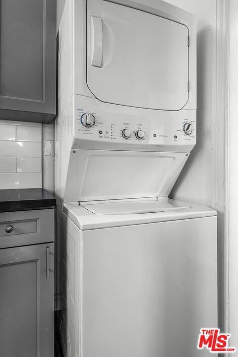 Building Photo - 130 Montreal St