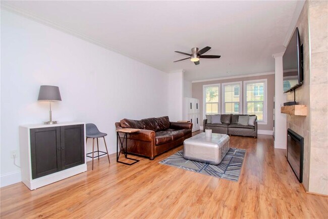 Building Photo - 2732 Via Murano