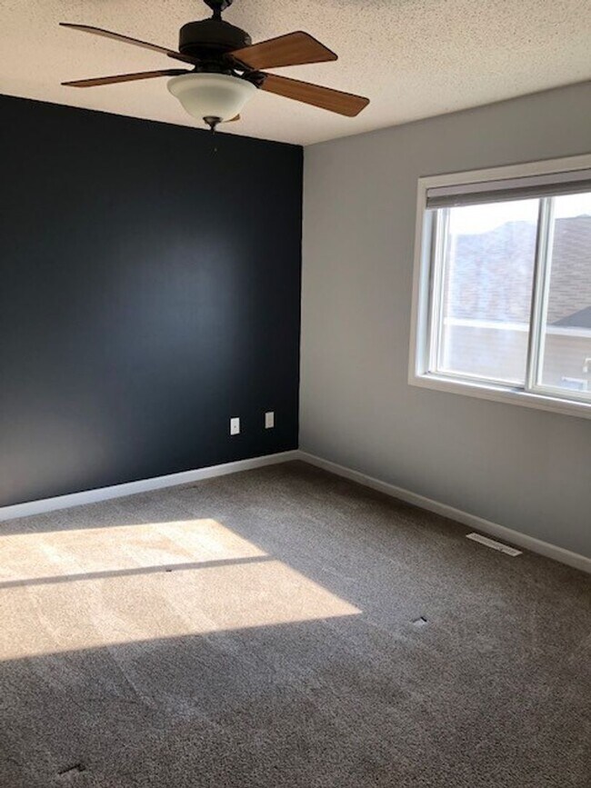 Building Photo - Amber Valley Court Townhome
