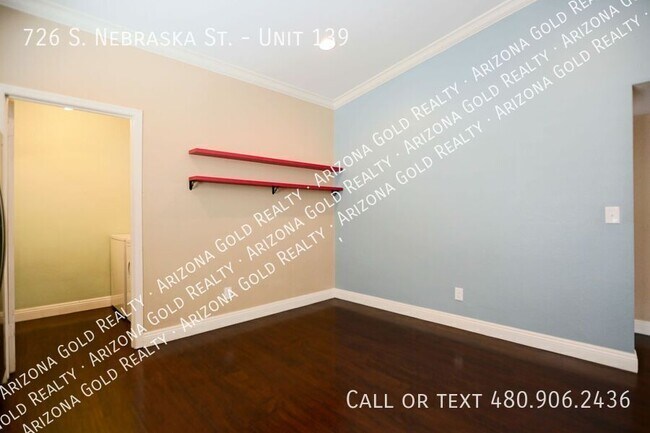 Building Photo - 726 S Nebraska St