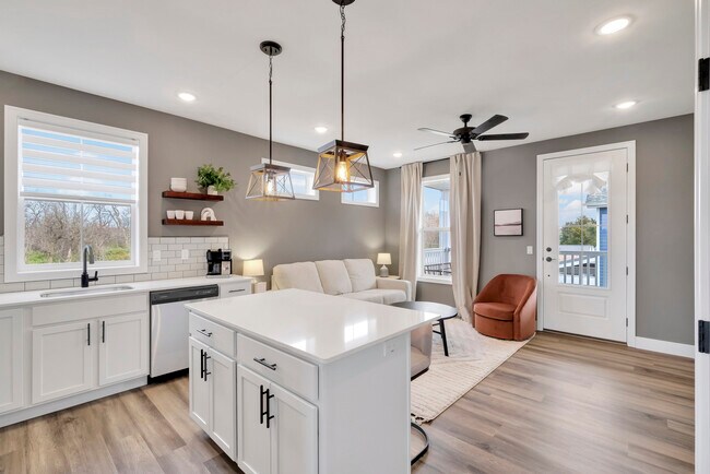 Building Photo - 214 Great Loop E Dr