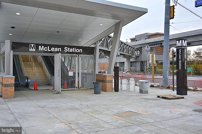 Building Photo - 1323 MacBeth St