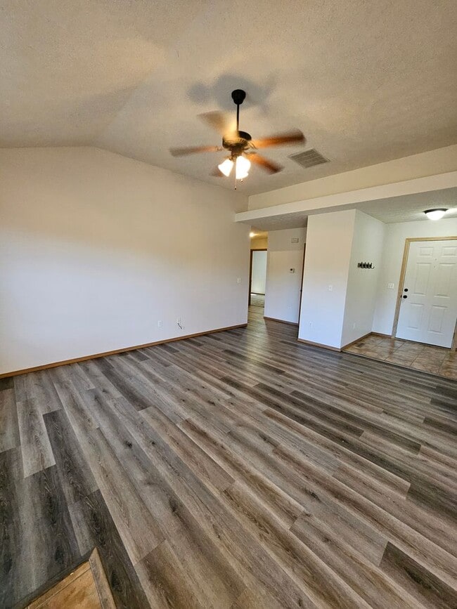 Building Photo - Beautiful house in the Fall Creek Subdivision! Carl Junction!