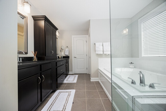 Building Photo - Stunning home in Olentangy schools!