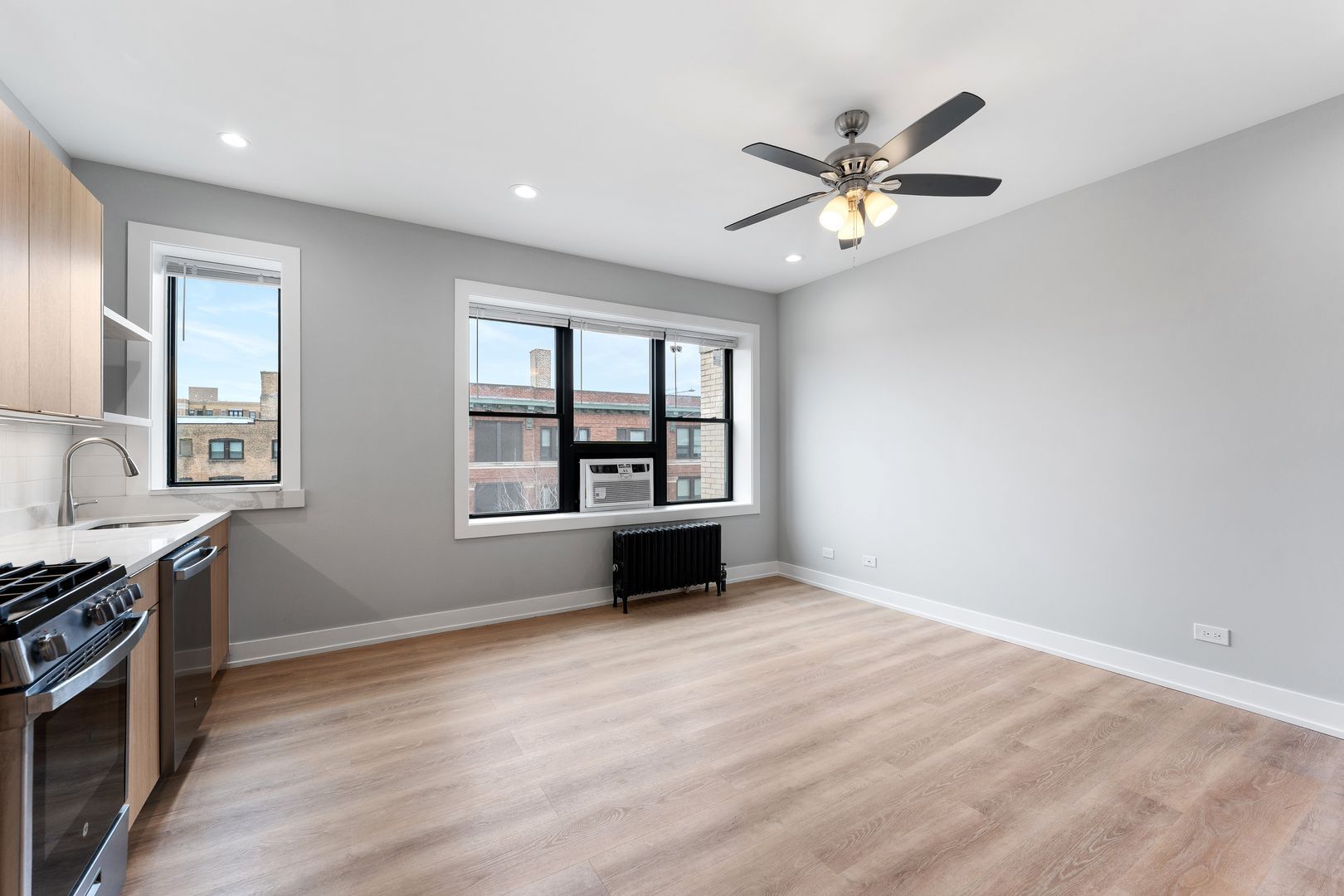 Building Photo - 1536 W Jonquil Ter