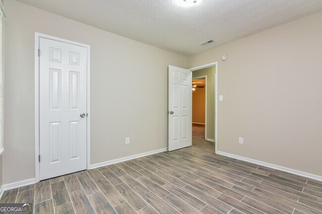 Building Photo - 3717 Paddington Trail