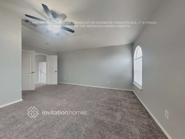 Building Photo - 828 Sansome Dr