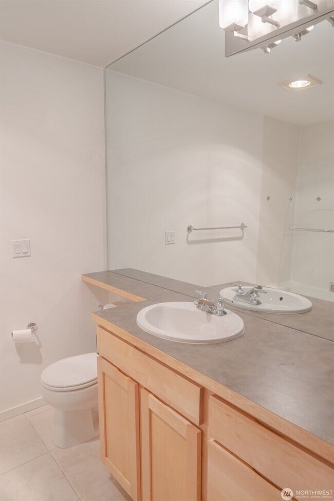 Building Photo - 0Bd/1Ba Seattle Condo