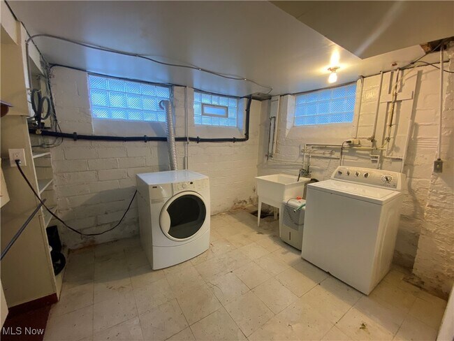 Building Photo - 3573 Silsby Rd