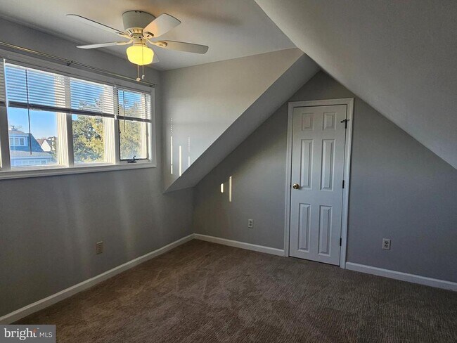 Building Photo - 19 Henlopen Gardens