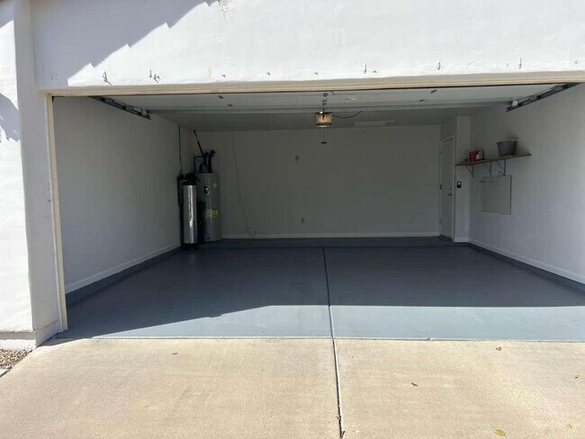 Building Photo - 15822 N 5th Ave