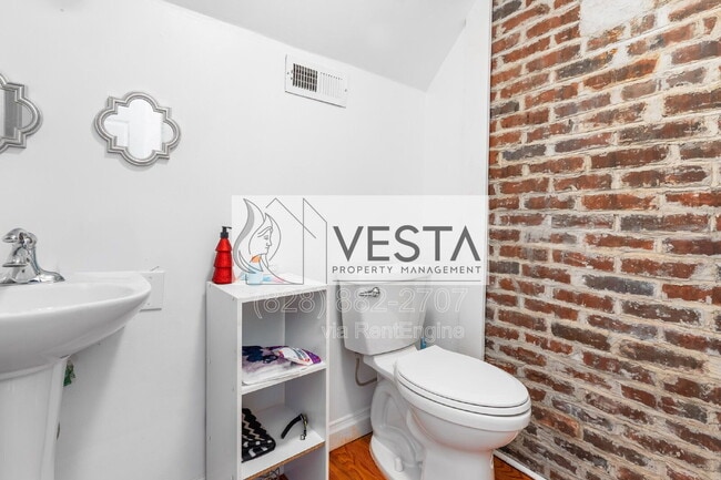 Building Photo - 241 N Main St