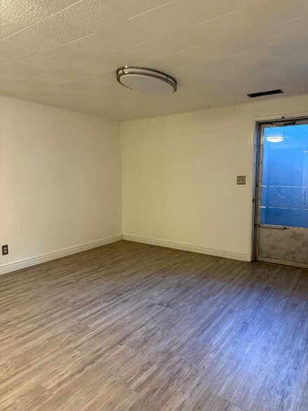 Building Photo - 2046 E Center St