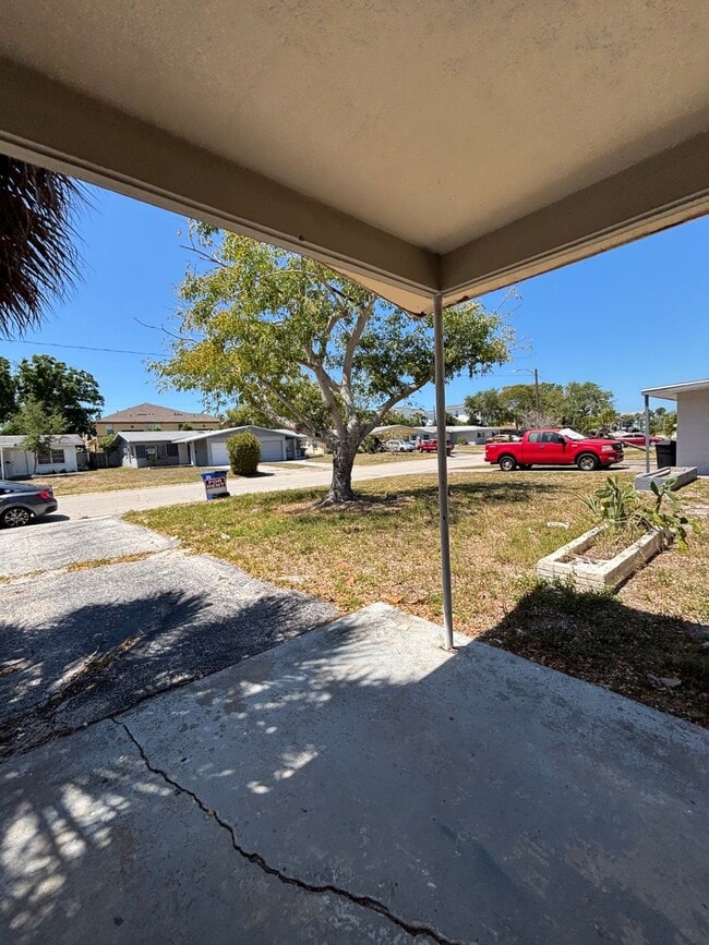 Building Photo - 172 38th Ave SE