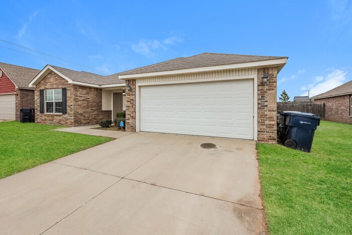 Building Photo - 9329 NW 70th St