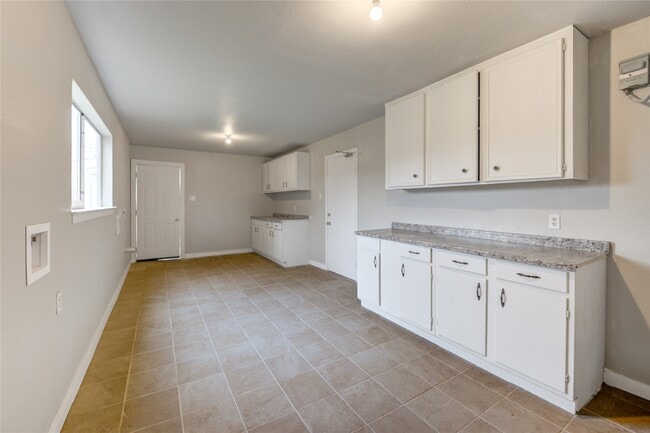 Building Photo - 6603 Narcissus St