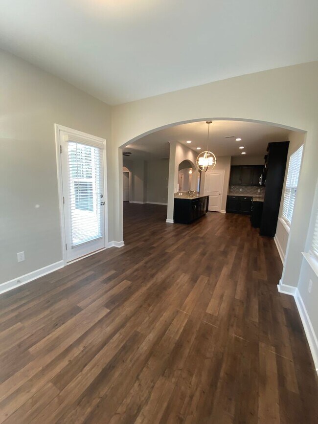 Building Photo - Newer Home-5 Bed/3.5 Bath