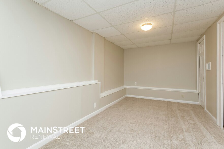 Building Photo - 219 Hampton Dr