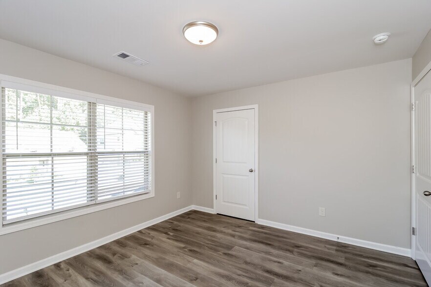 Building Photo - 538 Jadetree Ln