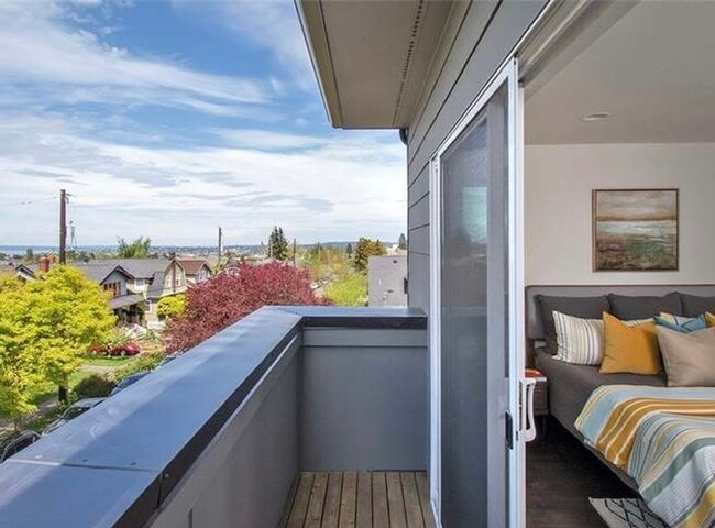 Building Photo - 4bd/4ba Townhouse in Queen Anne