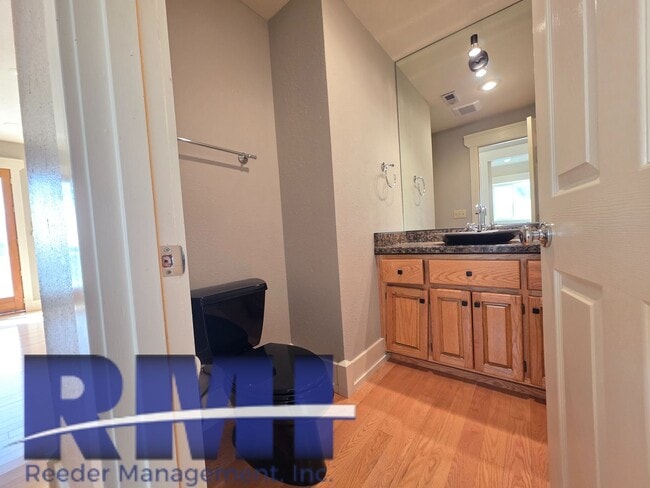 Building Photo - Waterfront Oasis!!!!