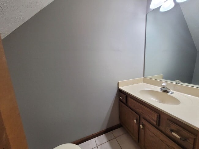 Building Photo - 3 Bedroom, 2.5 Bath Townhouse in Beavercreek!
