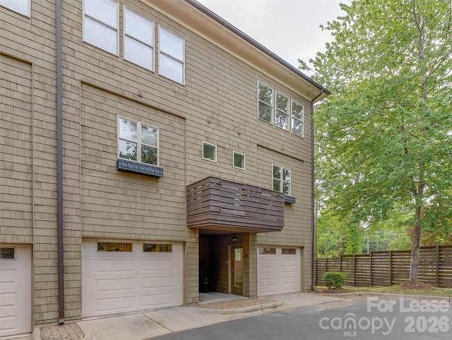 Building Photo - 1174 Park West Dr