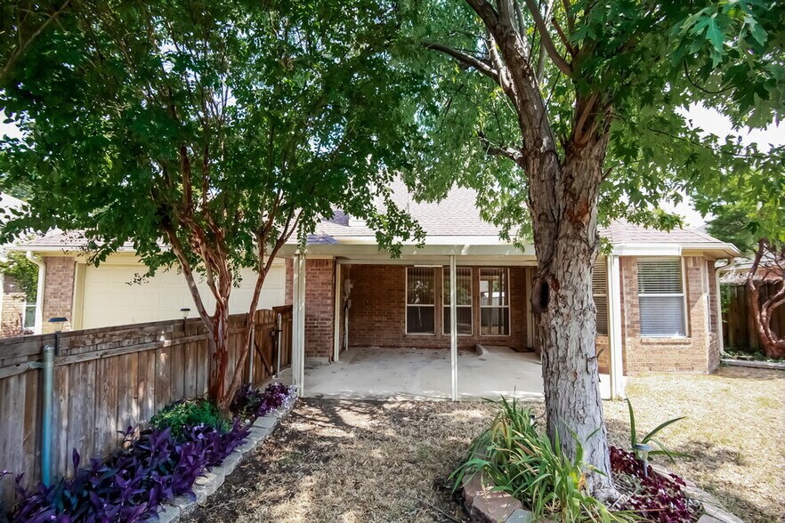 Building Photo - 2235 Stillwater Dr