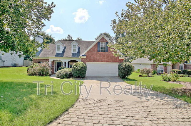 Building Photo - 77 Pine Crescent