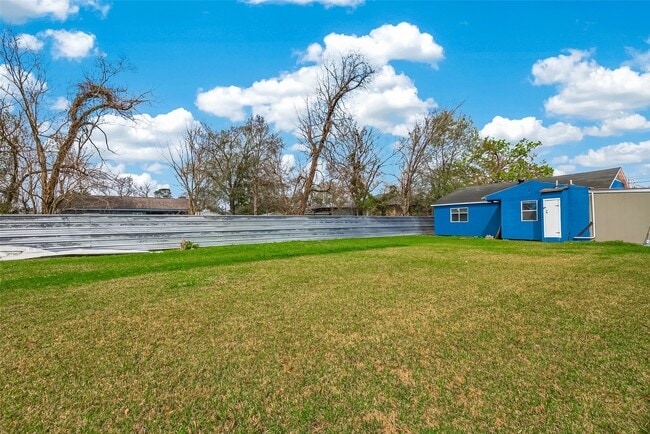 Building Photo - 12906 Gladden Dr