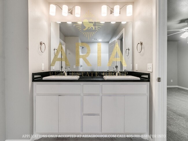 Building Photo - West Norman Urban Contemporary 3 Bed/2.5 Bath West Main Lofts Townhome Available Now!