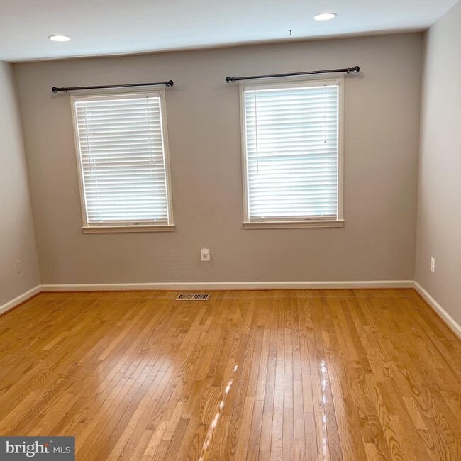 Building Photo - 3274 Applegate Ct