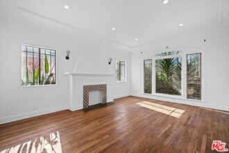 Building Photo - 2826 Somerset Dr