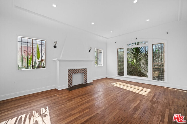Primary Photo - 2826 Somerset Dr