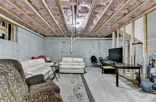 Building Photo - 1640 Primrose Park Rd