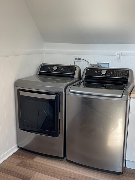 washer dryer - 1300 W Addison St