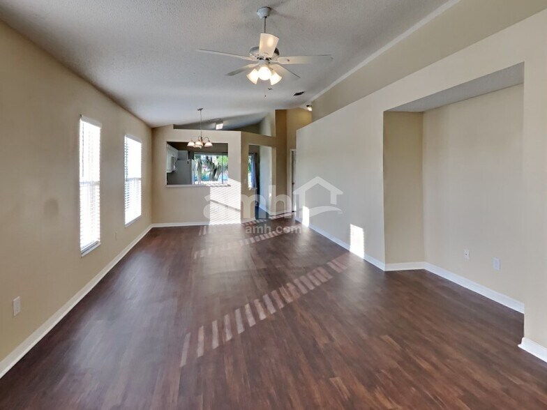 Building Photo - 22747 Saint Thomas Cir