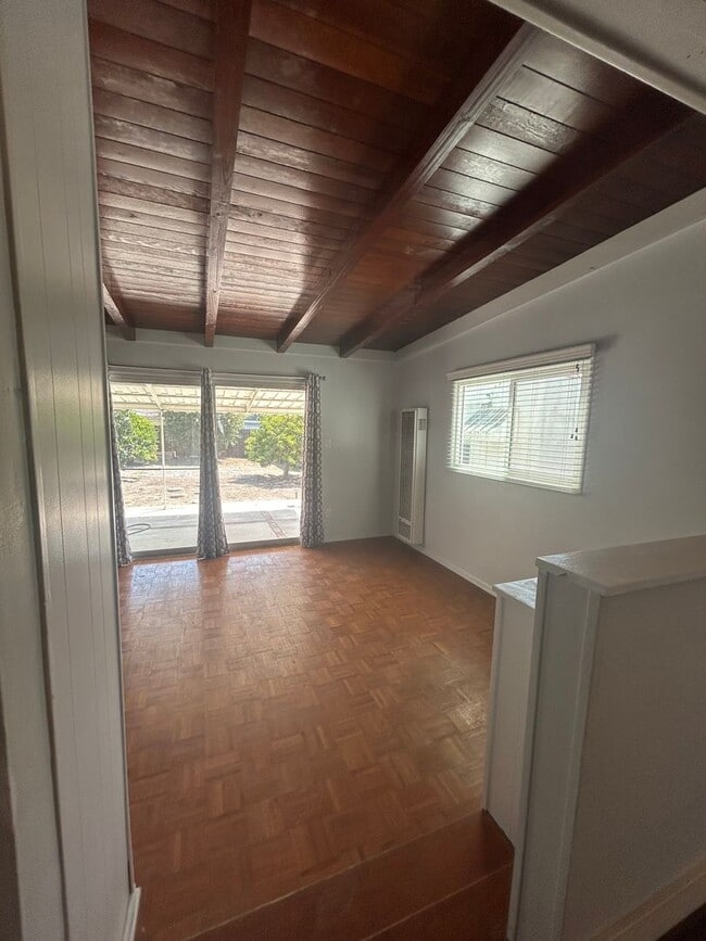 Building Photo - Beautiful Spacious 2Bd/2Bth with Bonus Family Room