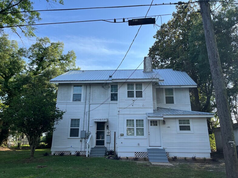 Building Photo - 309 7th St