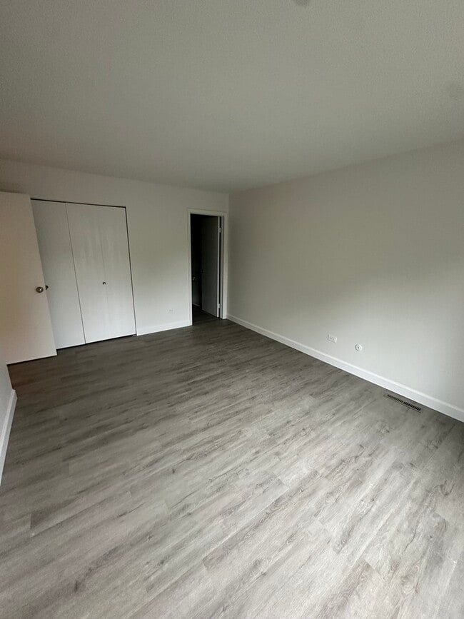 Building Photo - 131 E Winchester Rd