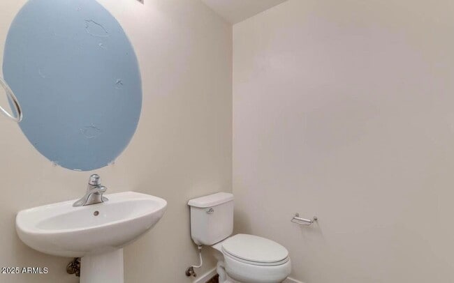 Building Photo - 525 W Lakeside Dr