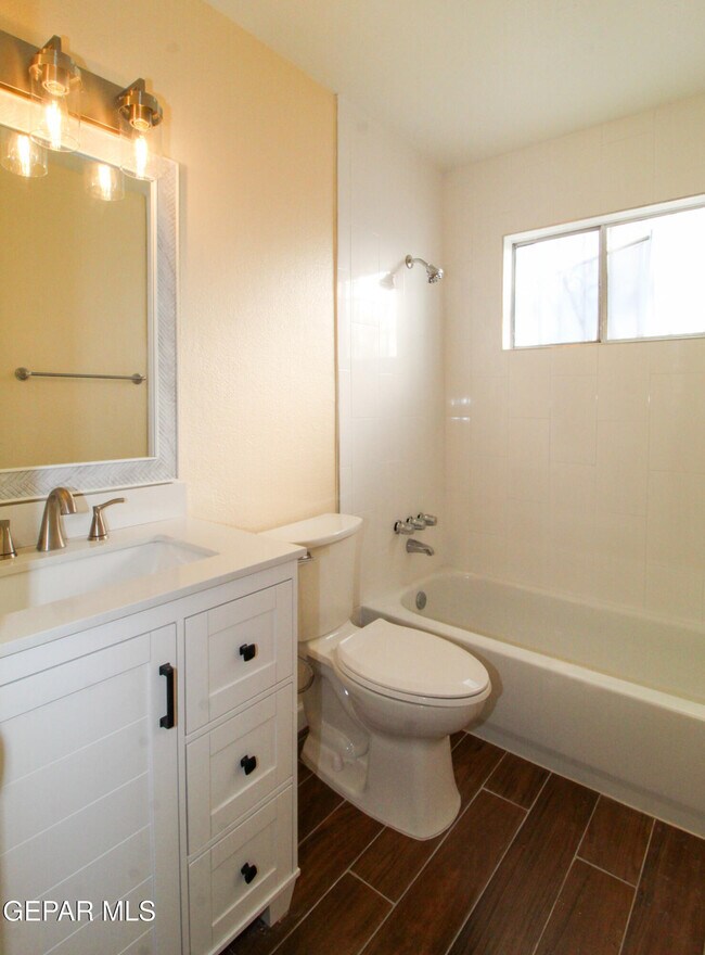 Building Photo - 1808 Dean Martin Dr