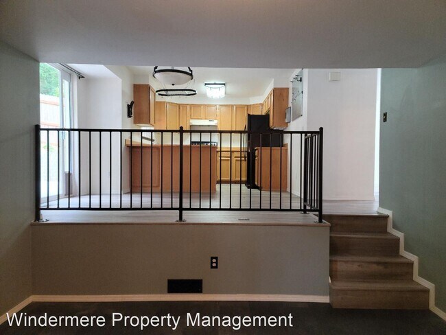 Building Photo - 3 br, 2.5 bath House - 943 NE Winston Drive