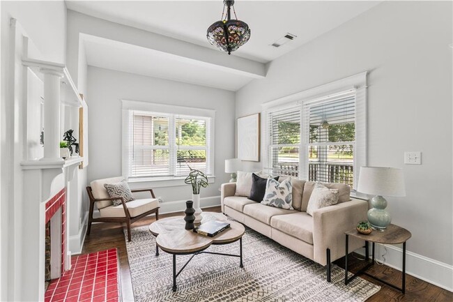 Building Photo - 240 Melrose Ave