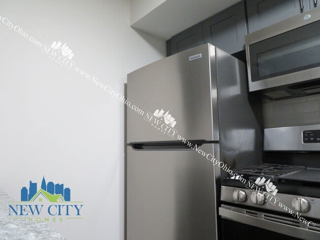 Building Photo - 2085 Building - New Rennovated 1 & 2 bedrooms starting at $989!